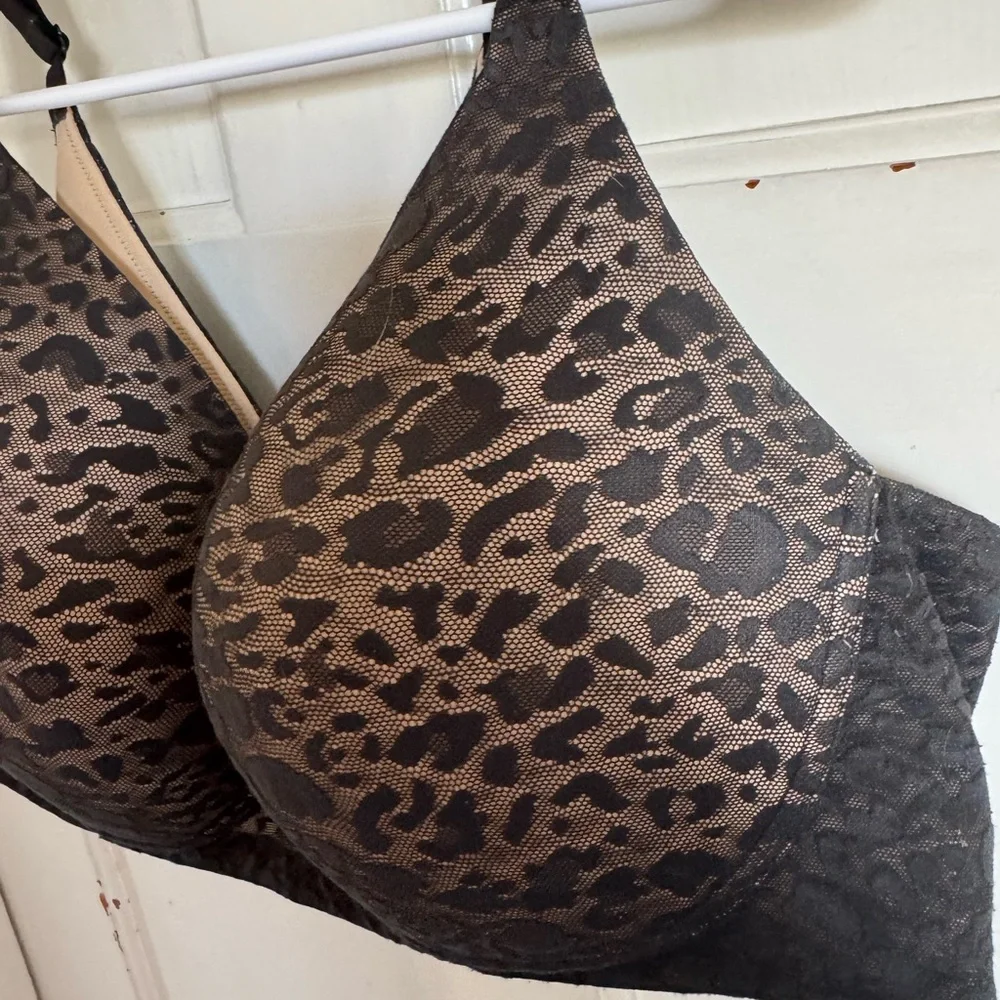 Cacique leopard lace lightly lined‎ full coverage no wire bra size 42DD